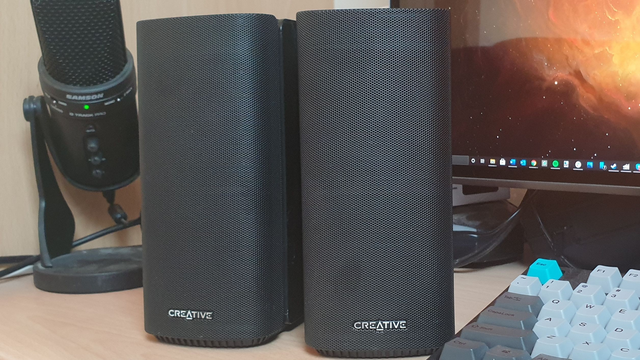 Creative T100 2.0 Hi-Fi Desktop Bluetooth Speakers