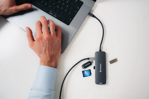 VERBATIM USB-C PRO MULTIPORT HUB 8 PORT CMH-08